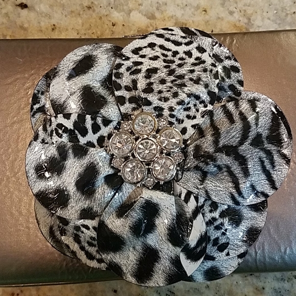 no name Accessories - Beautiful floral rhinestone flower applique wallet